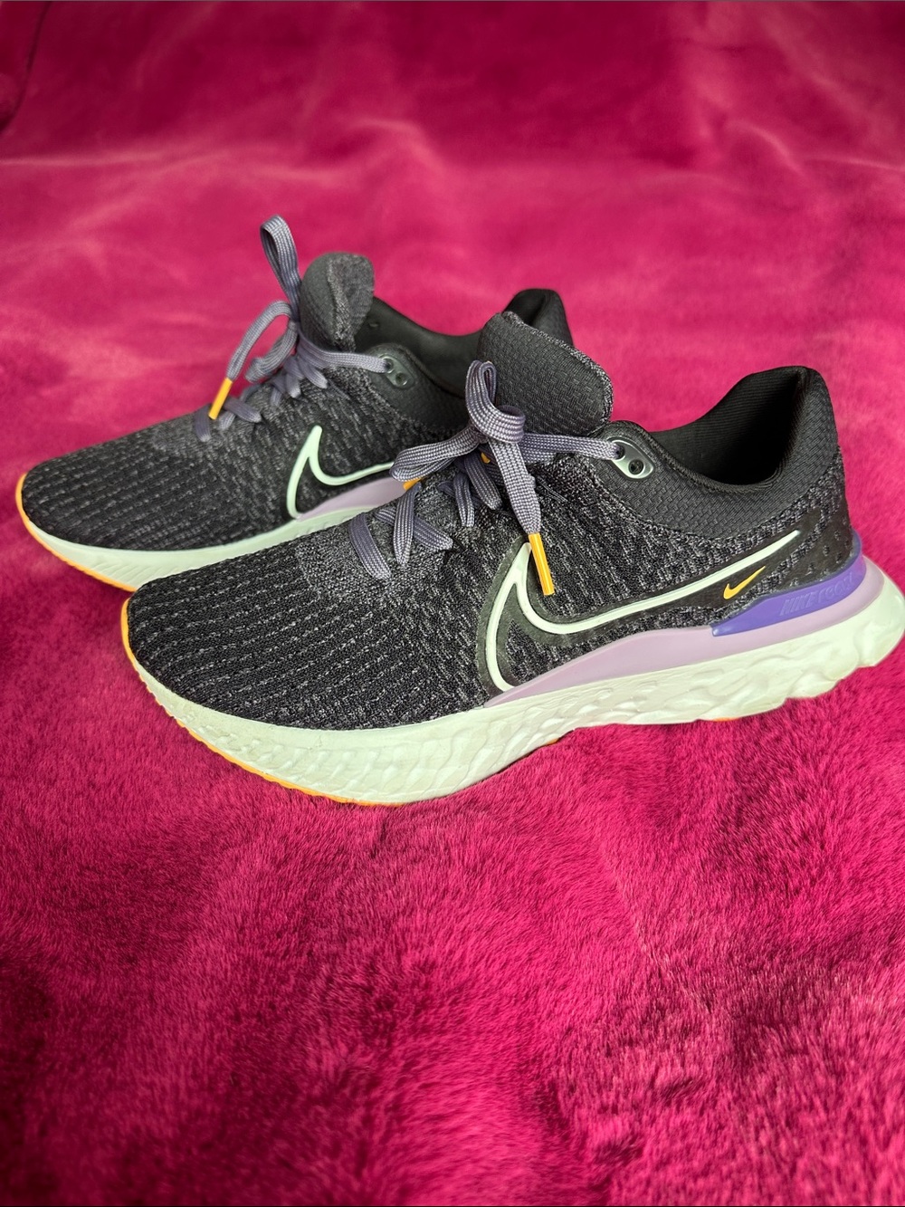 Nike Women's React Infinity Run Flyknit 3 - Size 9.5